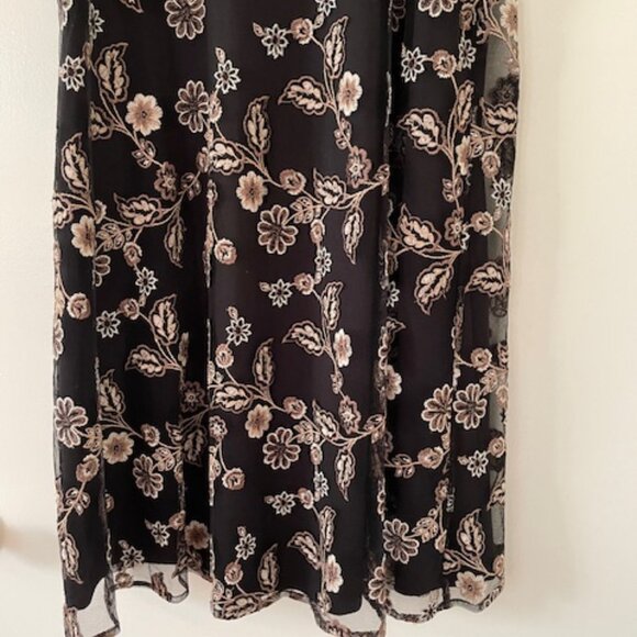 Calvin Klein Dress with Embroidery - Size 12 - Picture 4 of 6